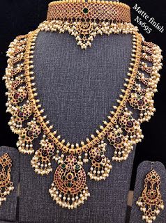 Bridal Jwellary Indian, South Indian Bride Jewellery, Indian Brides Jewelry, Latest Jewellery Designs, South Indian Bridal Jewellery, Wedding Jewelry Sets Bridal Jewellery, Temple Jewelry Necklace, Snowflake Jewelry, Beautiful Gold Necklaces