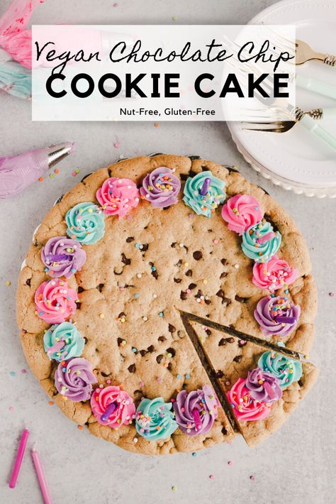 Chocolate Chip Cookie Cake Recipe, Giant Cookie Cake, Eggless Chocolate Chip Cookies, Cookie Cake Designs, Giant Chocolate Chip Cookie, Chocolate Chip Cookie Cake, Cookie Cake Birthday, Giant Cookie, Vegan Chocolate Chip Cookies