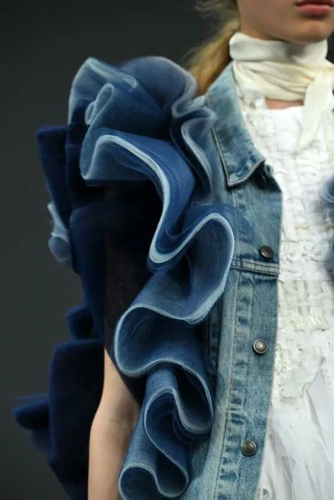 Victor & Rolf Fall/Winter 2016/2017 – RECOVERGIRL Upcycle Jean Jacket, Victor And Rolf, Ropa Upcycling, Denim Projects, Upcycle Jeans, Creation Couture, Viktor & Rolf, Upcycled Fashion, Recycled Denim