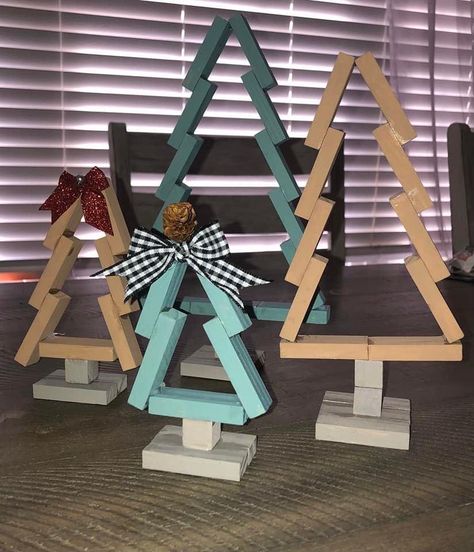 Christmas Diy With Jenga Blocks, Mini Jenga Block Christmas Trees, Diy Jenga Blocks Ideas Christmas, Jenga Block Trees Diy, Jenga Christmas Tree, Jenga Block Christmas, Christmas Trees Made From Jenga Blocks, Diy Christmas Crafts Using Jenga Blocks, Crafts Using Jenga Blocks