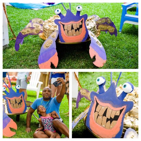 Moana party diy tamatoa Tamatoa Birthday Party, Moana Diy Decorations, Moana Trunk Or Treat Ideas, Moana Diy Party Decorations, Diy Moana Decorations, Moana Birthday Party Ideas Decoration, Moana Party Food, Tamatoa Moana, Moana Tamatoa