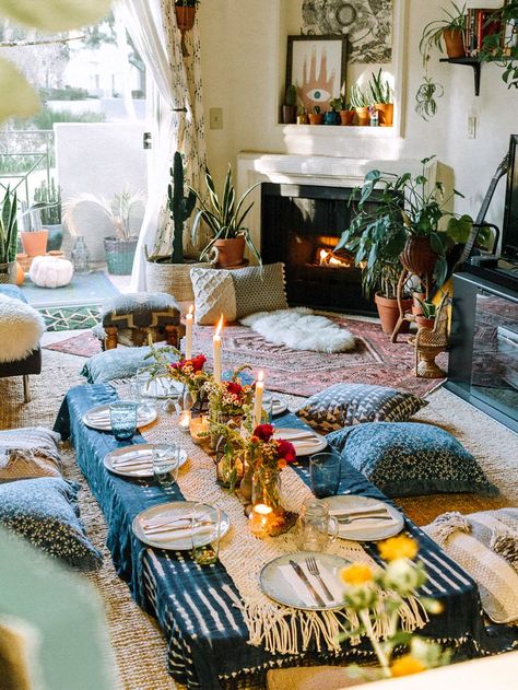 #thecovetlist Floor Seating Living Room, Boho Apartment Decor, Bohemian Style Decor, Boho Floor, Boho Living Room Decor, Chic Spaces, Amazing Decor, Floor Seating, Boho Bedroom Decor