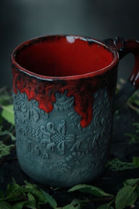 Grunge Pottery, Gothic Pottery, Dark Pottery, Keramik Design, Clay Mugs, Pottery Glazes, Pottery Crafts, Ceramics Pottery Art, Clay Art Projects