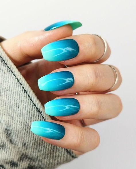 Capture the serene beauty of the ocean with these must-try ocean nails. These ombre designs are ideal for anyone looking to add some beach nails flair to their look. Dive into more designs on the blog now! Vacation Nails Beach Jamaica, Beach Wave Nails Designs, Ocean Ombre Nails, Teal Ombre Nails Short, Tropical Ombre Nails, Winter Beach Vacation Nails, Simple Ocean Nails, Tropical Holiday Nails, Tropical Nails Ideas