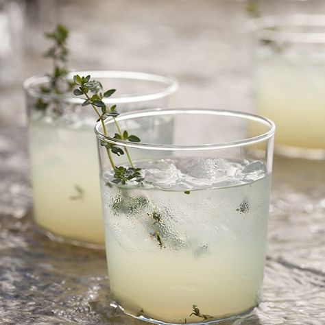 Sambuca Drinks, Limoncello Cocktails, Classic Macaroni Salad, Thyme Recipes, Gin Cocktail Recipes, Fancy Drinks, Best Chocolate Chip Cookie, Oscar Party, Margarita Recipes