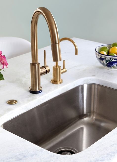 Brass kitchen inspiration via monicawantsit.com Champagne Bronze Kitchen Faucet, Champagne Bronze Kitchen, Petite Kitchen, Bronze Kitchen Faucet, Gold Kitchen Faucet, Stainless Steel Farmhouse Sink, Delta Trinsic, Sinks Kitchen, Brass Bathroom Faucets