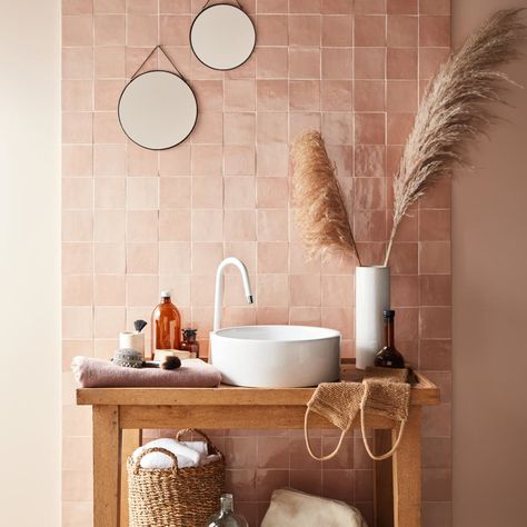 Terracotta Bathroom, Second Floor Addition, Diy Towel Rack, Downstairs Loo, Deco Bathroom, Wooden Bathroom, Boho Bathroom, Bathroom Inspiration Decor, Pink Bathroom