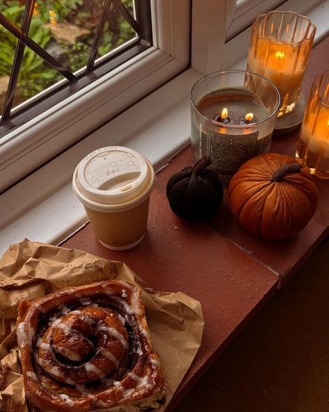 Plans for this week: light chai spiced candles, drink gingerbread oat lattes, read cozy fantasy novels and only leave the house for cinnamon buns 🕯️ . . #autumnvibes #cozyhomedecor #fallaesthetic #huntingforautumn #fallvibes #cozycore #cozyhome Making Aesthetic, Chai Spice, Cinnamon Buns, Fantasy Novels, Fall Vibes, Cozy House, Buns, Gingerbread, The House