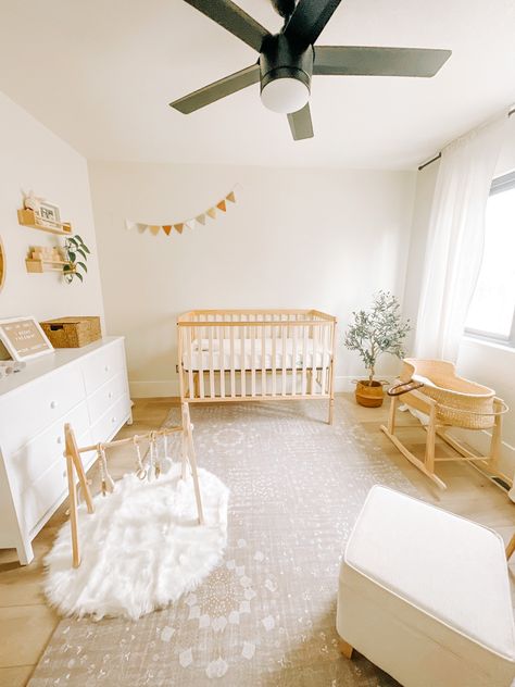 Natural Nursery, Natural Wood Furniture, Wood Nursery, Baby Room Inspiration, Nursery Furniture, Baby Girls Nursery, White Wood, Oak Wood, Girl Nursery