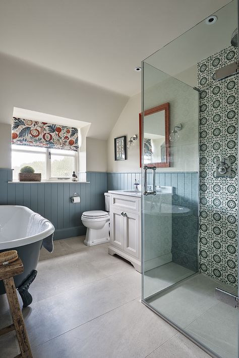 Modern Victorian Bathroom, Cottage Showers, Edwardian Bathroom, Creative Bathroom Ideas, Unique Interiors, New Bathroom Ideas, Victorian Bathroom, Cottage Bathroom, Small Bathroom Makeover