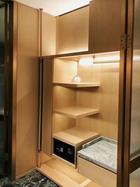 Hotel Room Wardrobe And Luggage Rack, Hotel Closet Design, Hotel Wardrobe Design, Walk In Closet Vanity, Luggage Rack Hotel, Hotel Wardrobe, Hotel Closet, Hotel Interior Bedroom, Hotel Marketing Design