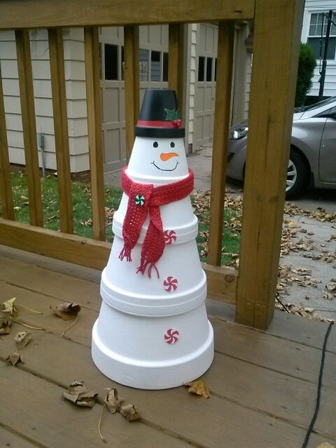 Claypot snowman Snowman Outdoor Decorations, Outdoor Snowman, Snowman Christmas Decorations, Flower Pot Crafts, Christmas Clay, Diy Christmas Decorations Easy, Clay Pot Crafts, Christmas Garden, Snowman Decorations