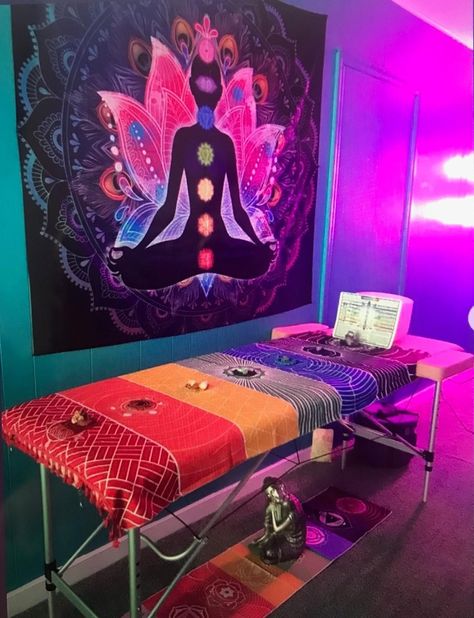 Zen Yoga Room Ideas Home, Reiki Room Decor, Zen Yoga Room, Healing Room Ideas, Reiki Room Ideas, 7 Chakras Meditation, Chakra Decor, Massage Room Decor, Diy Massage