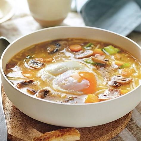 7 sopas reconfortantes para cenar - Lecturas Deli Food, Salty Foods, Food Places, Healthy Vegetarian, Egg Recipes, Delicious Salads, Food Inspiration, Soups, Tapas