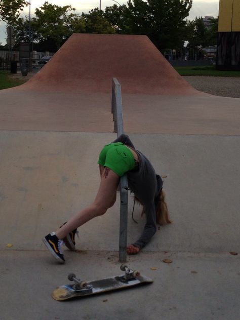 Fail skatepark Montauban. Skateboard. Skateboard Fails, Skateboard Photography, Overcoming Obstacles, Pics To Recreate, Epic Fails, Skate Park, Art Refs, In My Head, Drawing Reference