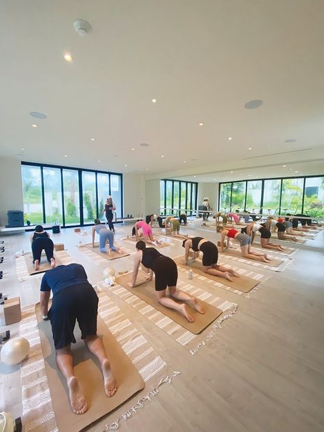 How L.A. Gave Pilates a “Bit of a Face Lift” Club Pilates, Sofia Boutella, Inner Health, Pilates Body, Joseph Pilates, Kelly Rowland, Muscle Body, Mat Pilates, Sofia Richie