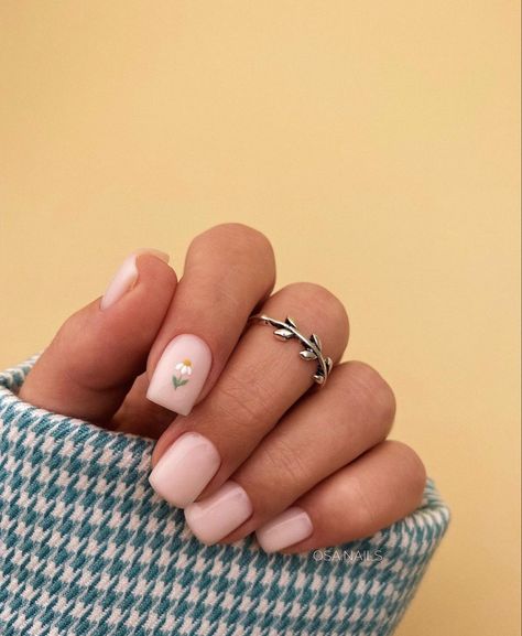 Bright Gel Nails, Sunflower Nail Art, Gel Nail Polish Colors, Subtle Nails, Simple Gel Nails, Gel Nail Colors, Oval Nails, Minimalist Nails, Nail Trends