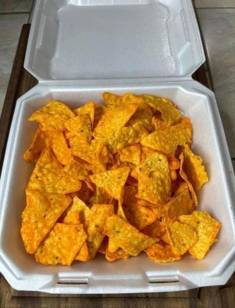 Lawanda Smiley - McGill Dorito Nachos, Buffalo Chicken Wings Recipe, Doritos Nachos, Beef Stir Fry, Health Dinner, Fast Easy Meals, Taco Salad, Health Dinner Recipes, Chicken Wing Recipes