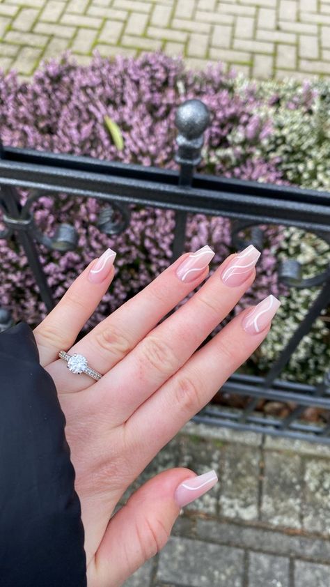 Nude Nails whit white Lines Simple Nails Short, Nails Inspiration Ballerina, Line Nail Designs, Nails Basic, Ballerina Nails Designs, Nails Short Coffin, Neural Pathways, Engagement Nails, Nail Aesthetic