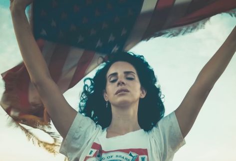 lana del rey in the ride music video Lana Del Rey American Flag, Lana Del Rey Interview, Lana Del Rey Ride, Lana Del Rey News, American Flag Waving, Elizabeth Grant, Lana Del Ray, Her Music, Studio Album