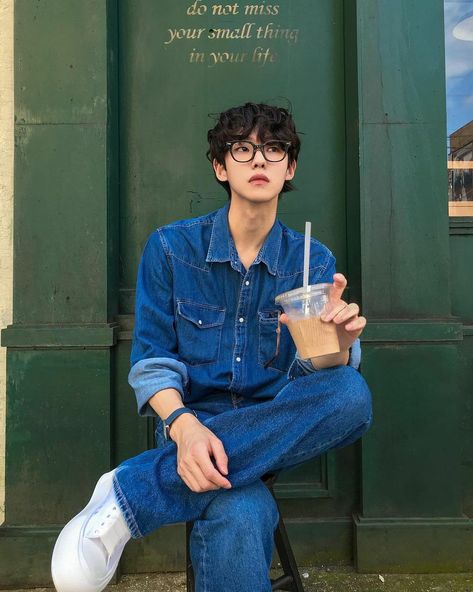 Aesthetic Denim Outfits Men, Denim Aesthetic Outfit Men, Denim Polo Men Outfit, Aesthetic Male Pictures, Denim Suits Men, Men Denim Outfit, Male Model Outfits, E Boy Outfits, Denim Outfit Men