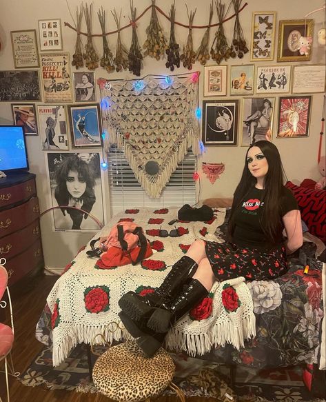 Rockabilly Bedroom, Rockstar Girlfriend Bedroom, Rockstar Bedroom, Grunge Bedroom, Room Goals, Pretty Room, Dreamy Room, Room Design Bedroom, Dream Room Inspiration