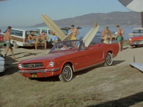 Ford Mustang in "Gidget" Arianna Aesthetic, 60s Surf, Surf Guys, Surfer Men, 1965 Mustang Convertible, Mustang 1966, Amity Island, Ford Mustang 1964, Vintage Mustang