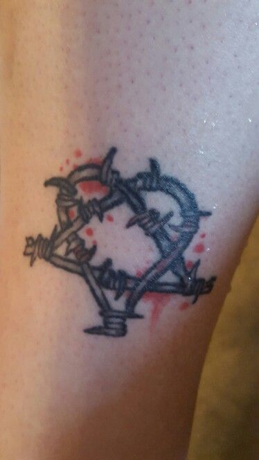 Barbed Wire Heartagram tattoo 2 Puas Tattoo, Heartagram Tattoo, Favorite Aesthetic, Finger Tats, Doodle Ideas, Body Modification, Dream Tattoos, Barbed Wire, Body Modifications