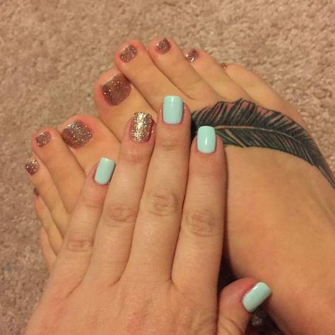 Mani Pedi Combos to Try This Spring - Alyce Paris Mani Pedi Color Combos, Mani Pedi Combos, Mermaid Light, Mint Green Nails, Neon Nail Designs, Teal Nails, Different Nail Designs, Pink Chrome, Mint Gold