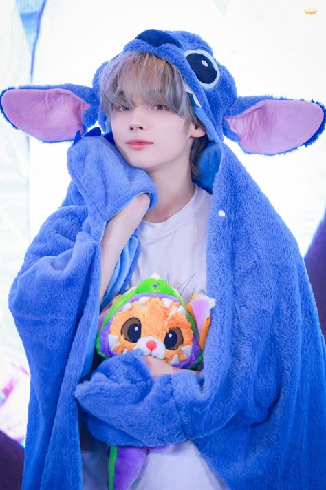 Txt Hueningkai Cute, Huening Kai Fansign, Huening Kai Cute, Heuning Kai, Txt Kai, Loud Laugh, Txt Hueningkai, Moa Collection