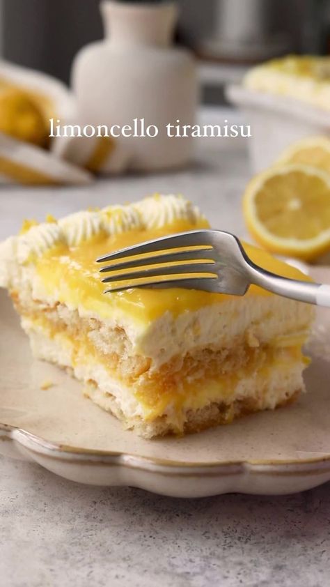 Pies And Tacos, Limoncello Tiramisu, Lemon Dessert Recipes, Tiramisu Cake, Tiramisu Recipe, Cold Desserts, Lemon Desserts, Lemon Recipes, Cooking Recipes Desserts