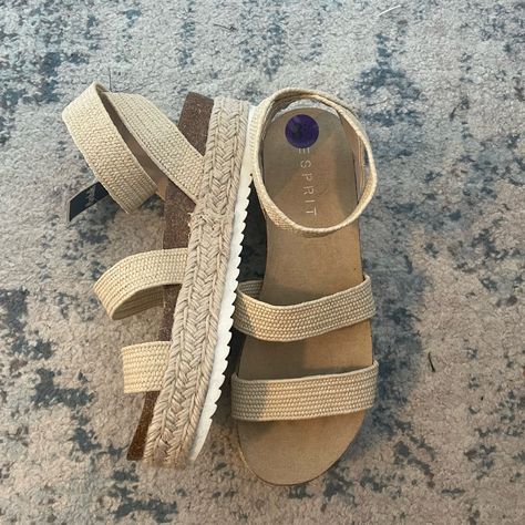 New With Tags! Summer Sandals, Never Been Worn Cute Summer Sandals Flats, Cute Summer Shoes For Women, Cute Strappy Sandals, Europe Sandals, Vacay Shoes, European Sandals, Summer Shoes Aesthetic, Cute Sandals For Summer, Wedge Sandals Outfit