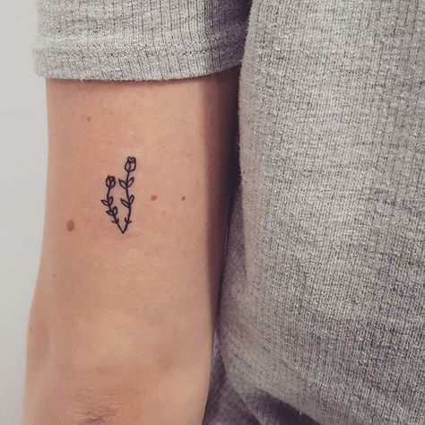 30 Tiny Tattoo Ideas for Major Inspiration Flower Stick And Poke, Small Black Tattoos, Tiny Flower Tattoos, Stick Tattoo, Stick Poke Tattoo, Tulip Tattoo, Small Flower Tattoos, Flower Tattoo Arm, Stick N Poke Tattoo