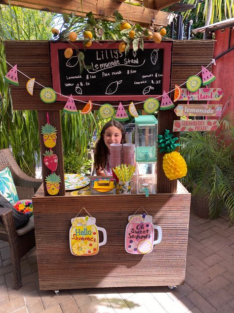 Smoothie Stand Ideas, Lemonade Stand Decor, Easy Indian Dessert Recipes, Stall Decorations, Easy Indian Dessert, Market Day Ideas, Fruit Crafts, Stand Feria, Latest Simple Mehndi Designs