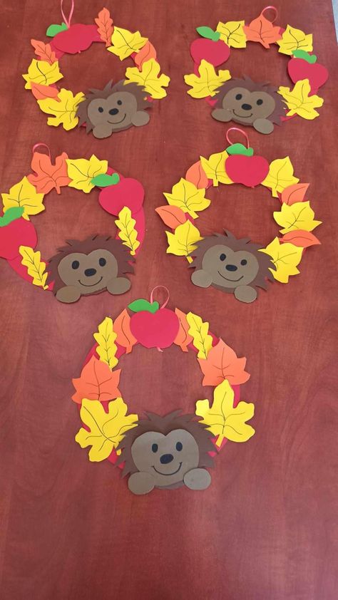 Autumn Classroom Display, Autumn Display Boards Nursery, Easy Thanksgiving Table Decor, Halloween Riddles, Thanksgiving Table Decor Ideas, Fall Feast, September Crafts, Thanksgiving Table Decor, Fall Arts And Crafts