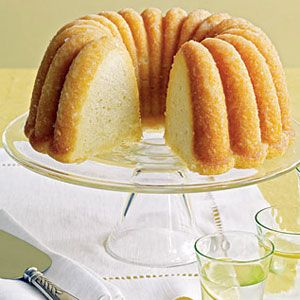 Amazing #lemon #cornmeal #cake. Tastes even better the next day! Cornmeal Cake Recipe, 7up Cake Recipe, Cornmeal Cake, 7up Pound Cake, Sour Cream Pound Cake, Butter Pecan, Pound Cake Recipes, Lemon Desserts, Moist Cakes