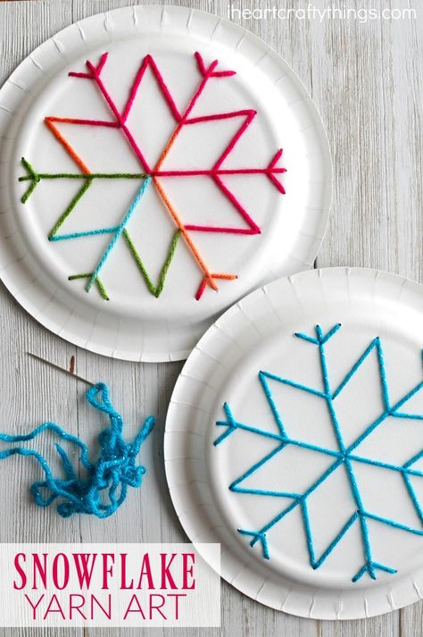 This paper plate snowflake yarn art is a perfect activity for the winter months and is great for beginning sewing and fine motor skills. Christmas Decoration For Kids, Winter Diy Crafts, Paper Plate Crafts For Kids, Christmas Paper Plates, Winter Activities For Kids, Paper Plate Crafts, Winter Crafts For Kids, Plate Crafts, Winter Diy