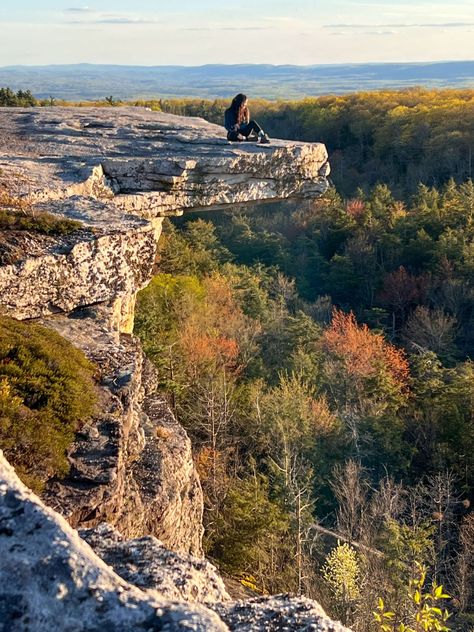 10 Must-Do Hikes in Minnewaska State Park; A Full Guide Ha Ha Tonka State Park, Minnewaska State Park New York, Makoshika State Park, Kinzua Bridge State Park, Harriman State Park New York, Catskill Mountains, Autumn Lake, Rainbow Falls, New York Travel Guide