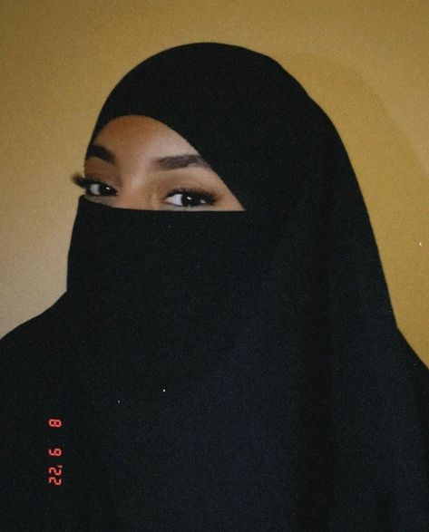 Niqabi Aesthetic, Half Niqab, Niqab Eyes, Khaleeji Aesthetic, Black Hijab, Estilo Hijab, Secret Closet, Hijab Aesthetic, Muslim Girl