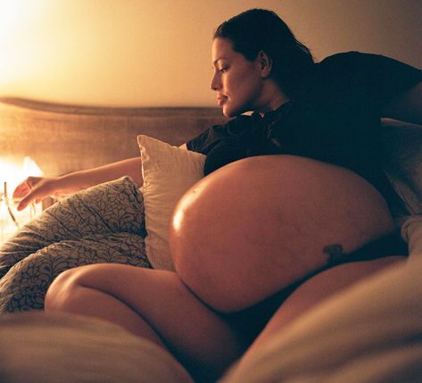 Pregnant Belly Huge, Twin Pregnancy Belly, Big Pregnant, 40 Weeks Pregnant, Gender Prediction, Pregnancy Goals, Beautiful Pregnancy, Expecting Twins, Second Pregnancy