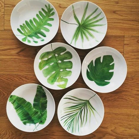 Tropical Plates, Sketching Lessons, Leaf Illustration, Painted Plates, Art Party, Fun Diy Crafts, Pottery Designs, Plate Design, Pottery Painting