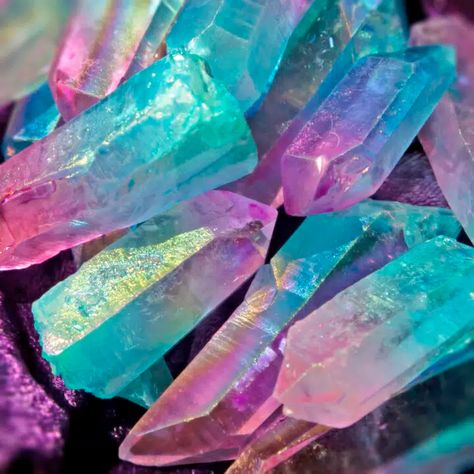 Blue_and_Pink_Aura_Quartz_Point_DD_1of3_10_2 Quartz Crystal Decor, Pink Aura Quartz, Blue Aura Quartz, Crystal Background, Aqua Aura Quartz, Blue Aura, Crystal Aesthetic, Quartz Pink, Pink Aura