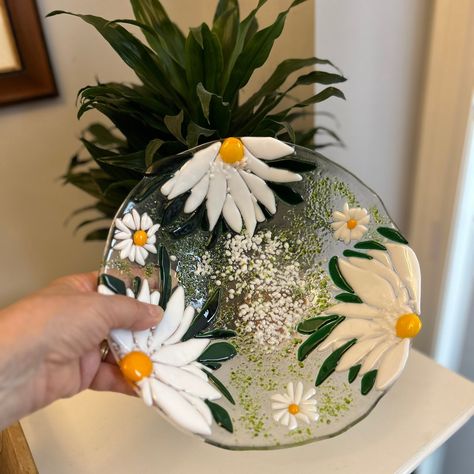 Bowl Art, Snack Bowl, Snack Bowls, Happy Flowers, Glass Bowls, A Fruit, Fused Glass Art, Fruit Bowl, Glass Sculpture