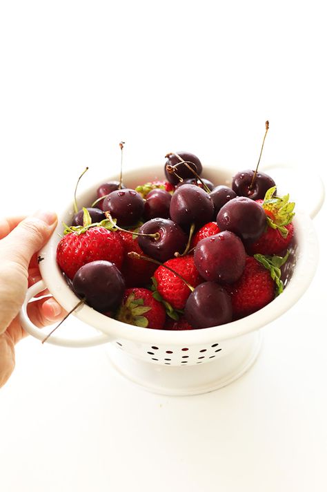 Mini colander filled with cherries and strawberries for making homemade Fresh Fruit Compote Two Ingredient Pancakes, Pancakes Oatmeal, Cherries And Strawberries, French Toast Pancakes, Cream Cheese Fruit Dip, Plant Based Recipes Breakfast, Lexa Y Clarke, Compote Recipe, Vegan Cheesecake Recipe