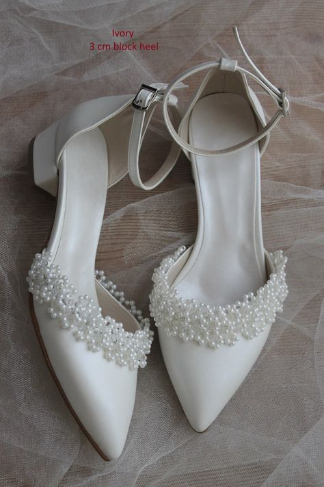 Pearl Embellished , Heels , Embellished Wedding Shoes , Bridal Shoes , Ivory , Pearl - Etsy Italy Bridal Shoes Ivory, Comfortable Wedding Heels, Diy Wedding Shoes, Embellished Wedding Shoes, White Heels Wedding, Comfortable Bridal Shoes, Bride Heels, Pearl Wedding Shoes, Wedding Shoes Comfortable