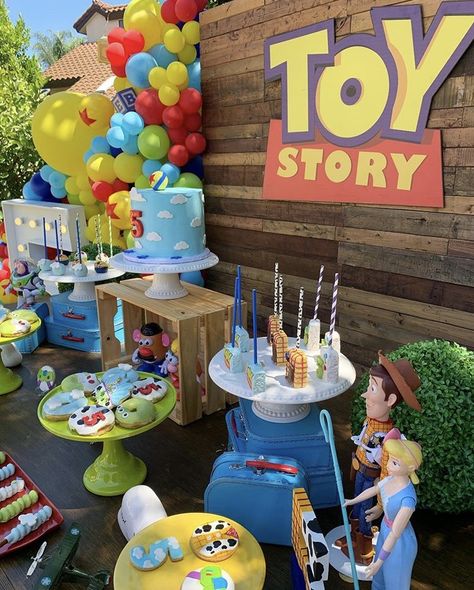 Toy Story Cake Table, Woody Party, Toy Story Party Decorations, Party Cake Table, 2nd Birthday Party For Boys, Dessert Table Birthday, Disneyland Birthday, Toy Story Theme, Toy Story Cakes