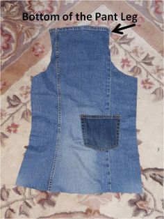 Diary of a Crafty Lady: Jean Apron - Colorful, Easy, Fun and Functional! Jean Aprons, Återvinna Jeans, Jean Ideas, Jean Apron, Jeans Crafts, Tips Sewing, Diy Apron, Sewing Jeans, Apron Sewing Pattern