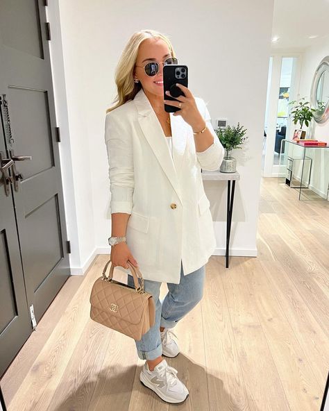 Hr Outfits, Alice Liveing, Elsa Fashion, At Home Clothes, Blazer Ideas, Home Feeling, Styling Tricks, Weather Today, Dress Up Jeans