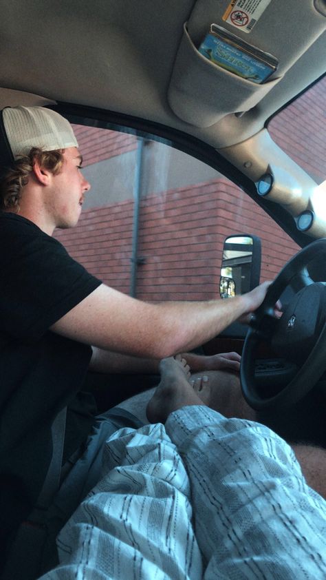 girl with white pants sitting in truck with her feet on a teenage boy's lap while he drives. the boy is wearing a backwards hat over his ginger hair and black t-shirt. Driving With Boyfriend, Truck Boyfriend, Gf Ideas, Pretty Vibes, Relation Ship, Truck Girl, Dream Dates, White Truck, Cute Date Ideas