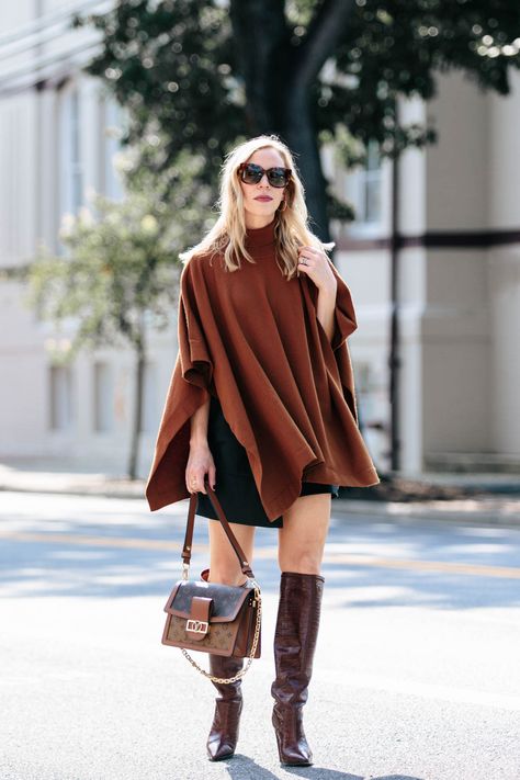 How To Style A Poncho, Croc Boots, Poncho Outfit, Crocs Boots, Woman Sweater, Rock Outfit, Stunning Outfits, Knee High Leather Boots, Faux Leather Skirt